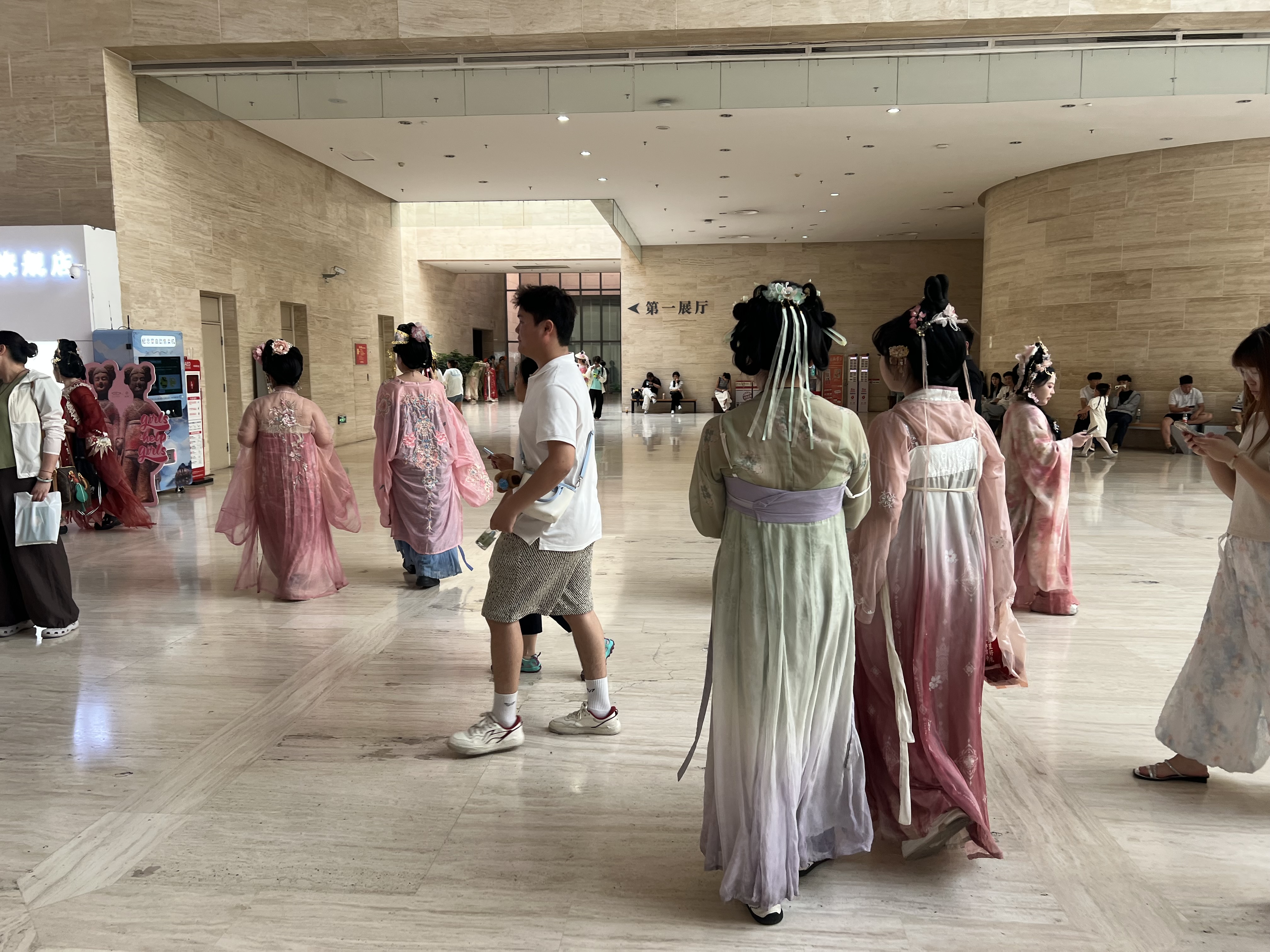 Hotels in China for Foreign Travelers: Booking, Passport Check-In and Location Tips